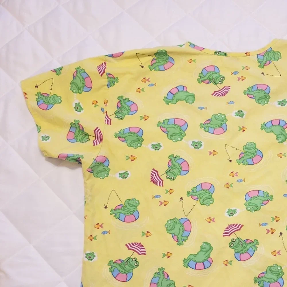Jaylyn Frog Scrub Top - Picture 8 of 9